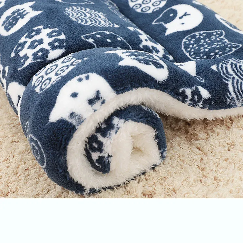 Snuggle Haven: Flannel Thickened Dog Bed Mat for Winter Warmth - Perfect Pet Sleeping Mat for Dogs and Cats of All Sizes! Get Your Cozy Pet Blanket Now!
