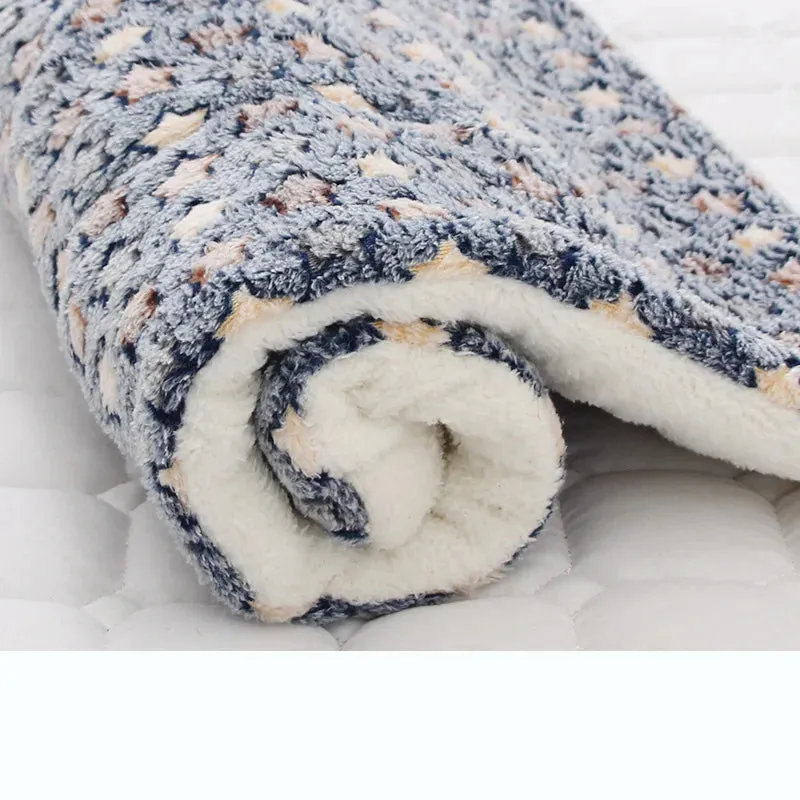 Snuggle Haven: Flannel Thickened Dog Bed Mat for Winter Warmth - Perfect Pet Sleeping Mat for Dogs and Cats of All Sizes! Get Your Cozy Pet Blanket Now!